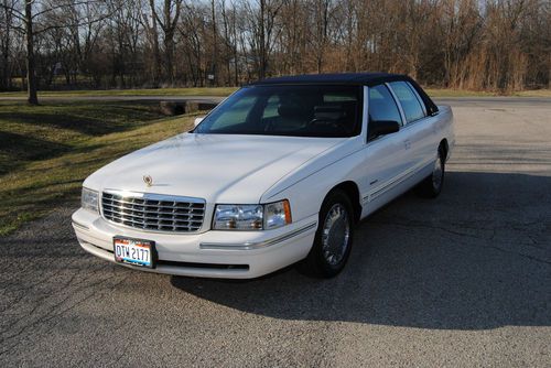 Good looking 1997 cadillac de ville