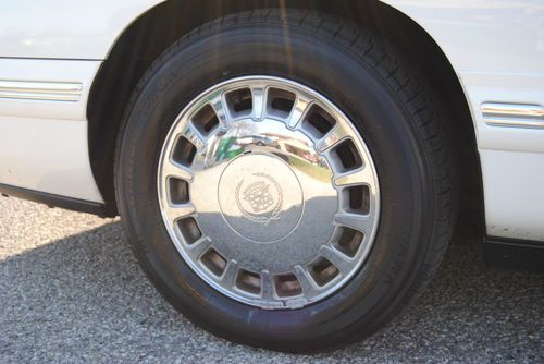 Good Looking 1997 Cadillac De Ville, image 2