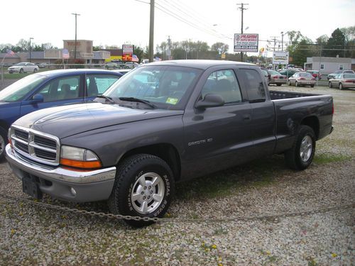 Dodge dakota  2wd club cab with bedliner-3.9l v6 ohv 12v