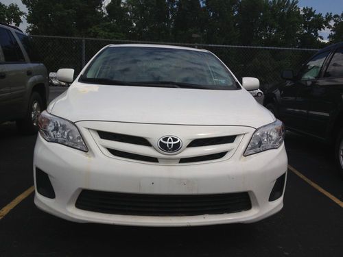 2011 toyota corolla le sedan 4-door 1.8l