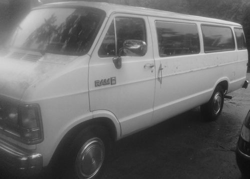 1989 dodge 15 passenger van