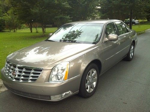 06 cadillac dts luxury ii 21,000 miles beautiful inside and out