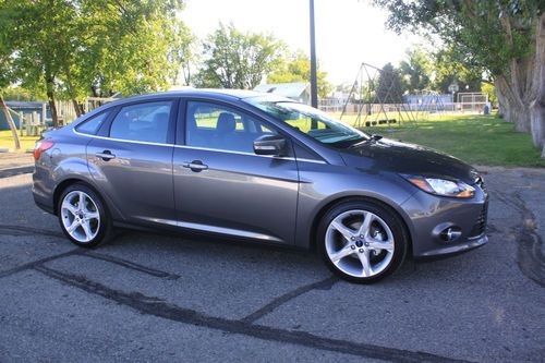 2013 ford focus titanium sedan 4-door 2.0l