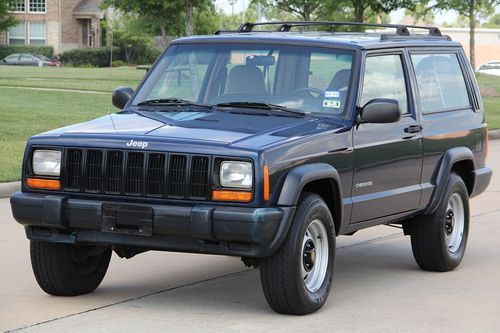 Cherokee 5 speed manual sports suv,clean tx title,one owner,rust free