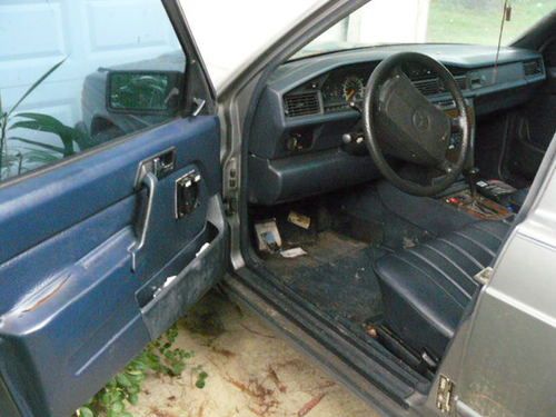 MERCEDES BENZ 2.5 TURBO DIESEL RARE CAR 190D NO RESERVE, image 6