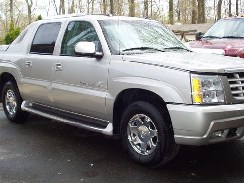 2004 beautiful cadillac escalade