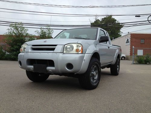2003 nissan frontier xe king cab v6 rare 5spd  runs, looks great no reserve!!