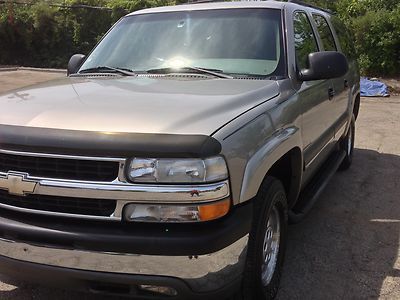 2002 Chevorlet Suburban 4WD   ONE OWNER   THIRD ROW SEATS, US $5,900.00, image 4