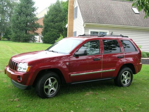 Jeep grand cherokee 2005  71,000 miles, one onwer. beautiful metallic red