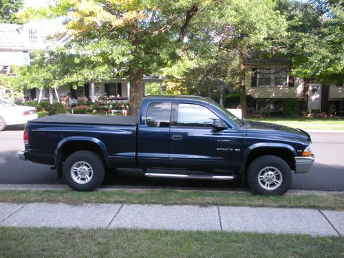 Dodge dakota club cab truck pickup 4 wheel drive 4x4