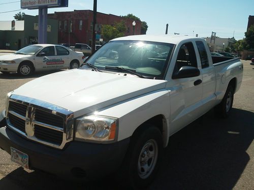 2007 dodge dakota st extended cab pickup 4-door 4.7l extreme low mileage!