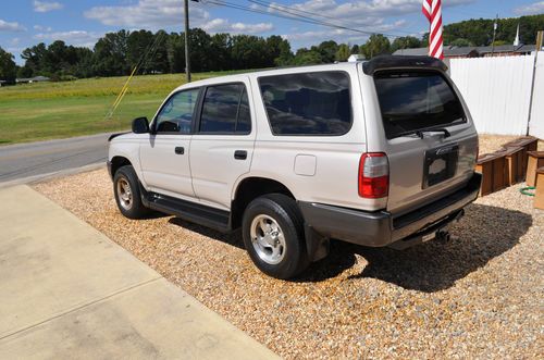 Toyota 1997 4runner, warranty included. 4cyl very good condition