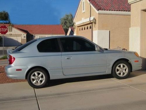 2005 hyundai accent  gls 2-door  1.6l,  like new