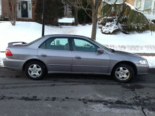 Honda accord 2000 - mint condition - new tires &amp; $800 in services last week