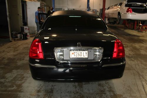 2011 Lincoln Town Car Black Executive Stretch Limousine 100