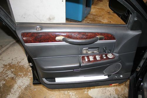 2011 Lincoln Town Car Black Executive Stretch Limousine 100