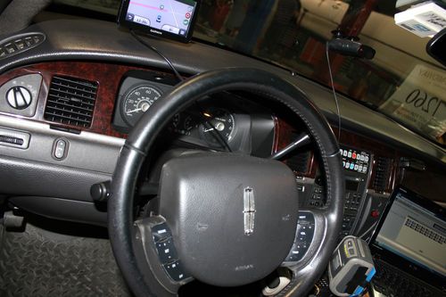 2011 Lincoln Town Car Black Executive Stretch Limousine 100