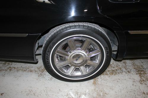 2011 Lincoln Town Car Black Executive Stretch Limousine 100