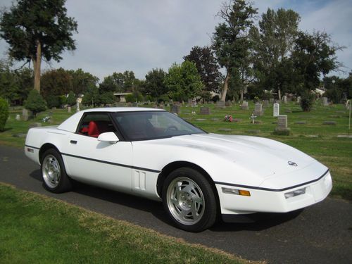 1990 corvette roadster with 15,550 miles, like new, beautiful, bold, sport's car