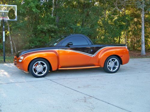 2005 chevrolet ssr base convertible 2-door 6.0l