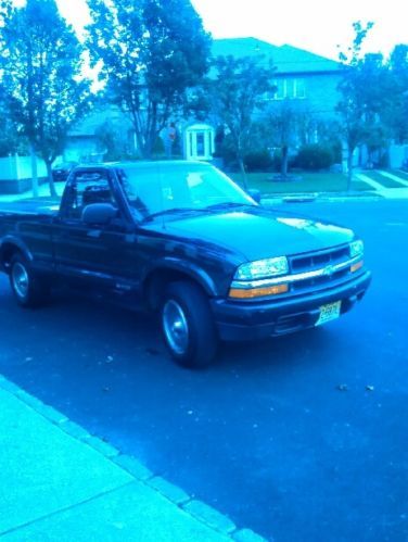 2002 chevy s10,green metallic,regular cab,4cylinder,new tires,reliable
