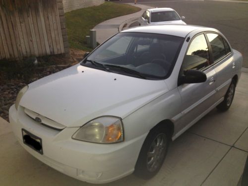 2004 kia rio base sedan 4-door 1.6l 5 speed manual