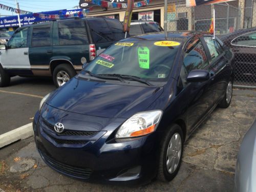 2007 toyota yaris base sedan 4-door 1.5l