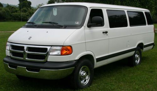 Dodge 15 passenger commuter maxi van 7830 original miles like new condition