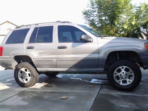 Lifted jeep grand cheokee laredo