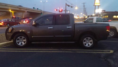 2004 nissan titan le crew cab pickup 4-door 5.6l