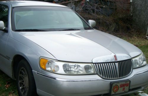 2002 lincoln town car signature sedan 4-door 4.6l