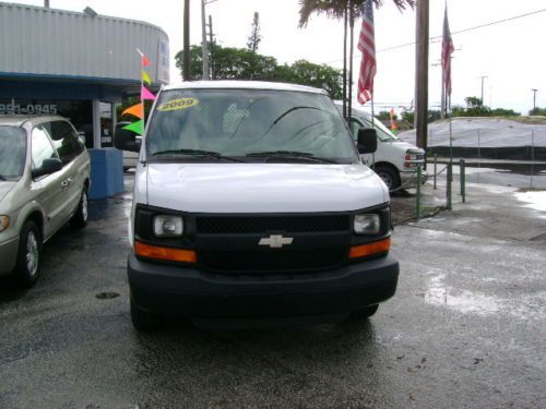 2009 chevrolet express 2500 base standard cargo van 3-door 4.8l