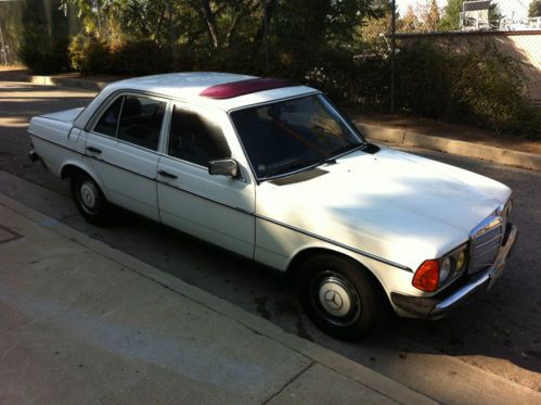 1981 mercedes 300d euro 4 speed (white)