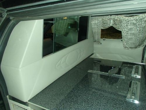 1996 Cadillac Fleetwood Hearse Black only 39k miles Priced To Sell, image 6