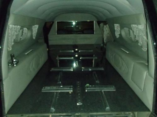 1996 Cadillac Fleetwood Hearse Black only 39k miles Priced To Sell, image 10