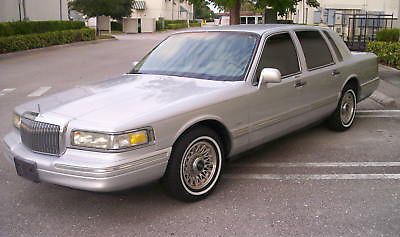 1995 lincoln town car signature sedan 4-door 4.6l