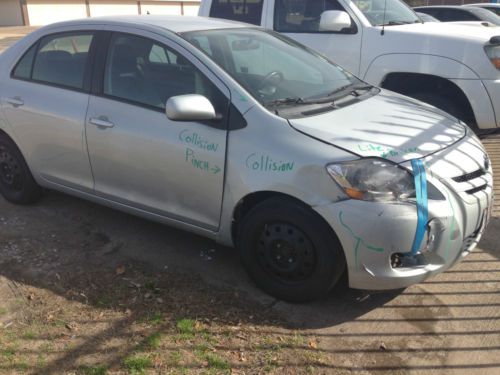 2009 toyota yaris base sedan 4-door 1.5l