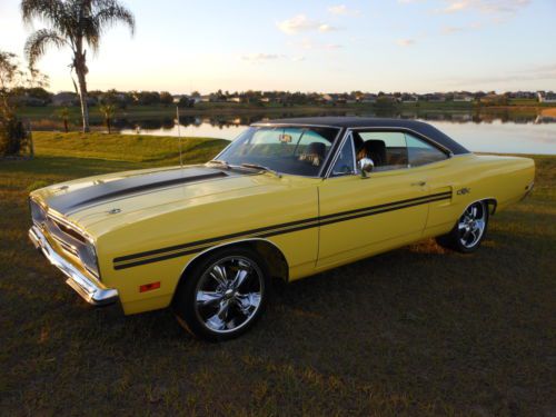 1970 plymouth gtx, lemon twist with black top, muscle car, collector car
