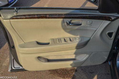 front wheel drive V8 leather, image 19