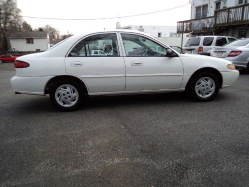 1998 escort se fully loaded 2.0 4cyl estate car lady owned 66000 mile no reserve