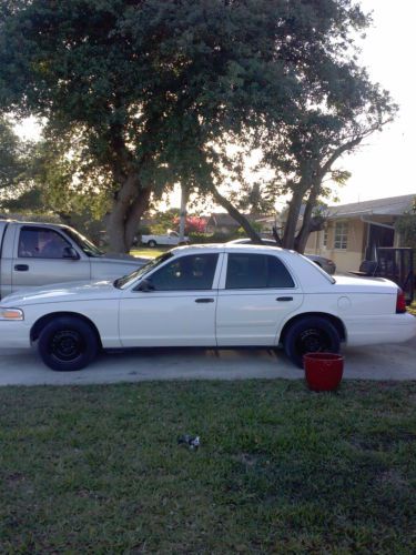 2000 ford crown vic - runs and drives great - 125k