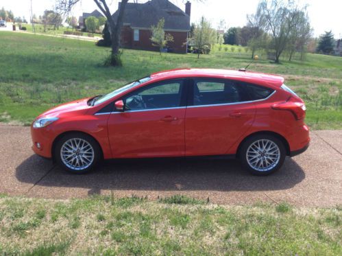 2012 ford focus sel hatchback race red 4-door 2.0l