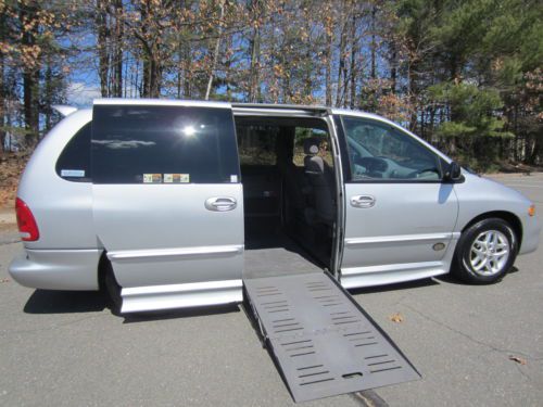 Braun handicap mobility wheelchair van mint condition low miles power ramp clean