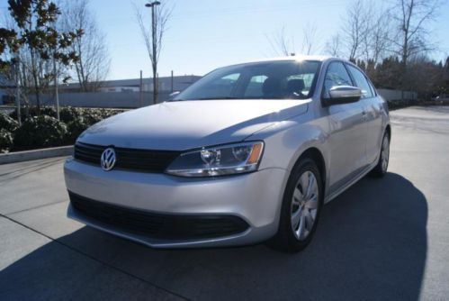 2011 volkswagen jetta se sedan. 34,912 miles. automatic. roomy 4 door! low miles