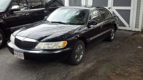 Lincoln continental 2001 w/ remote start and sunroof- runs great