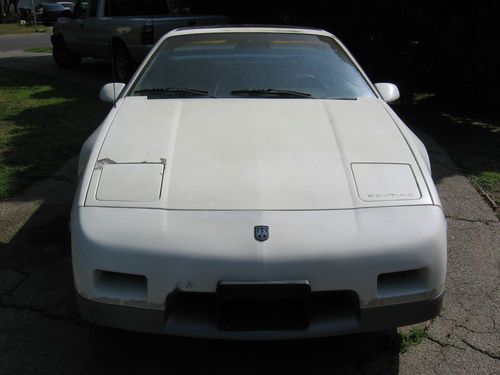 1984 pontiac fiero se coupe 2-door 2.5l