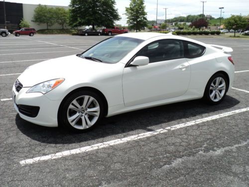 2011 hyundai genesis coupe turbo well-maintained white 6-spd spoiler..make offer