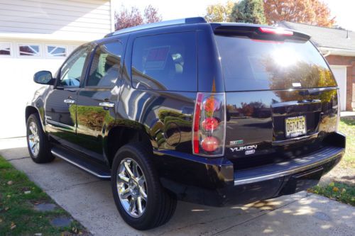 2011 gmc yukon denali 7 passenger loaded low miles!!