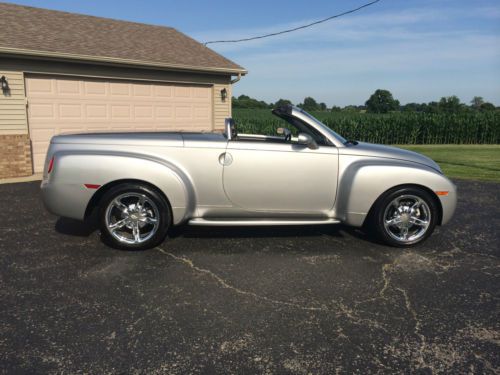 2004 chevrolet ssr-low miles, loaded, v8, automatic, convertible, chrome wheels!