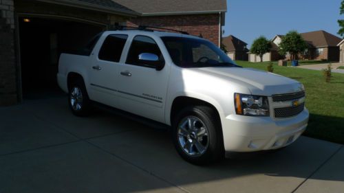 2010 avalanche ltz, 2wd, nav, loaded, rear cam, remote start, low miles 32k